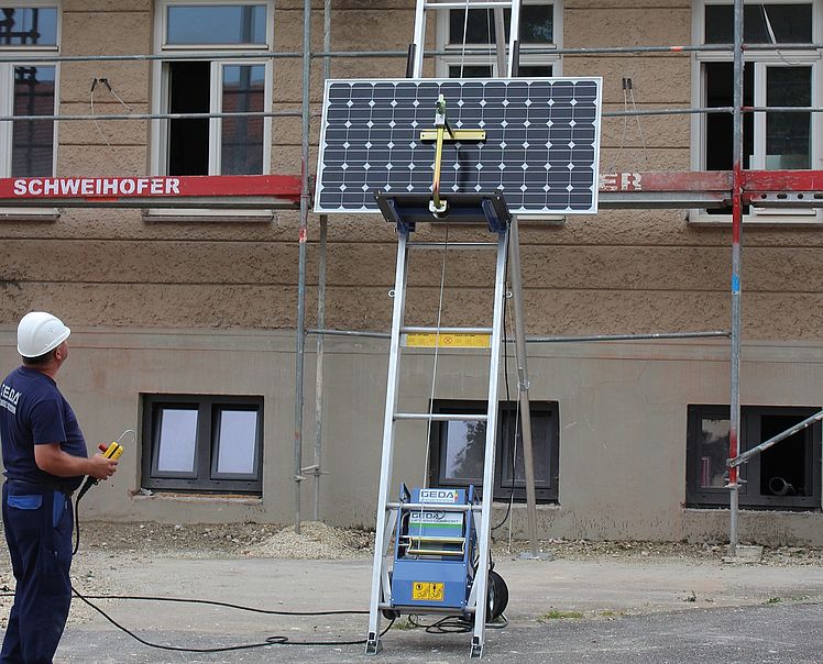 Výťah na prepravu solárnych panelov GEDA - Solarlift